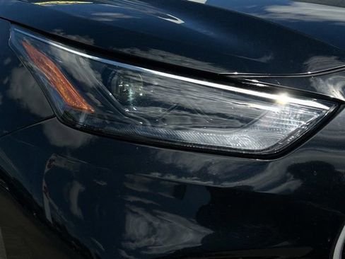 Used 2025 Toyota Highlander XLE AWD/4WD image 18