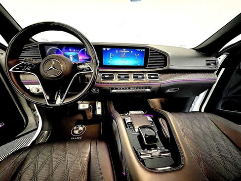 Used 2025 Mercedes-Benz Maybach GLS 600 4MATIC image 12