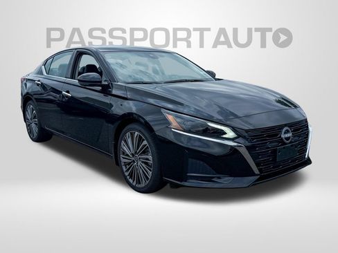 Used 2025 Nissan Altima 2.5 SL FWD image 2