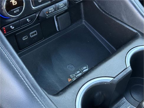 Used 2021 Chevrolet Tahoe Z71 w/ Z71 Signature Package image 18