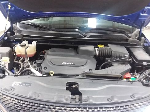 Used 2018 Chrysler Pacifica Touring-L image 9