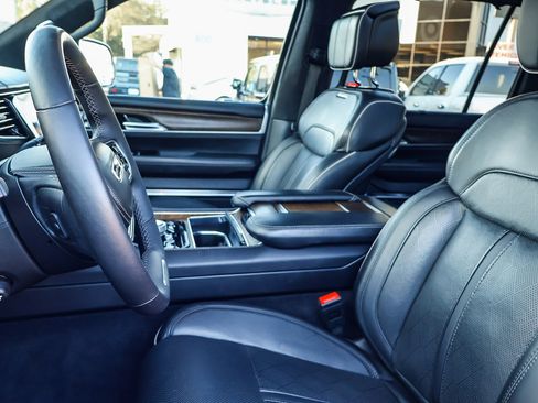 Used 2023 Jeep Grand Wagoneer Series II image 16