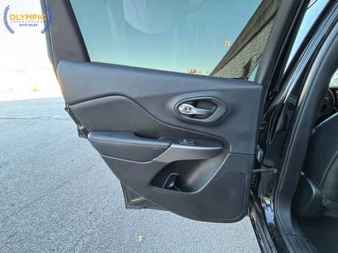 Used 2019 Jeep Cherokee Limited image 43