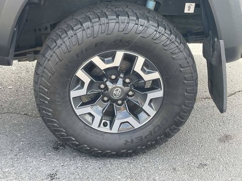 Used 2022 Toyota Tacoma TRD Off-Road AWD/4WD image 13