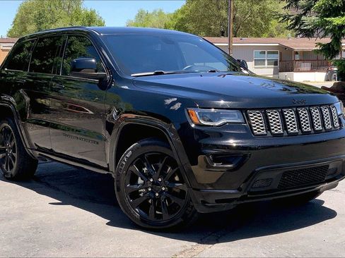 Certified 2022 Jeep Grand Cherokee Laredo X AWD/4WD image 34