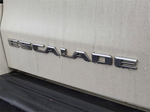 Used 2015 Cadillac Escalade Premium image 9