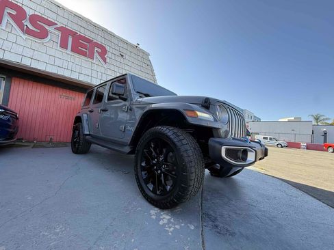 Used 2022 Jeep Wrangler Unlimited Sahara w/ Cold Weather Group AWD/4WD image 12