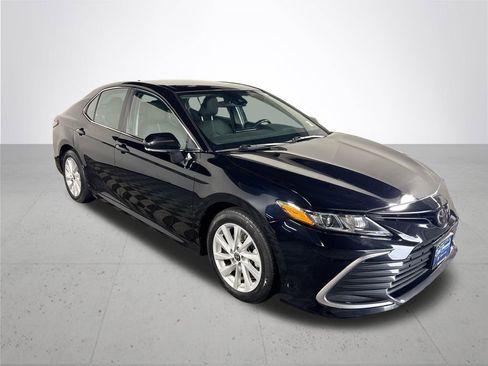 Used 2022 Toyota Camry LE w/ Cold Weather Package image 4