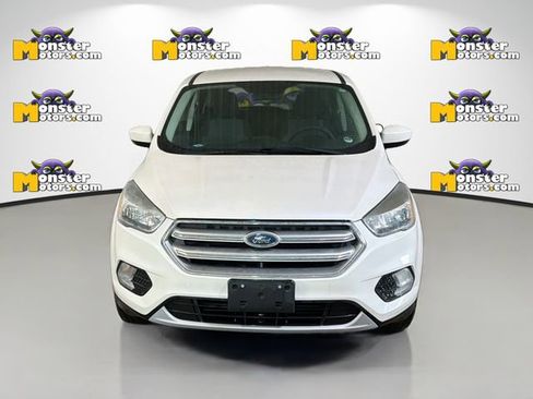Used 2017 Ford Escape SE image 2