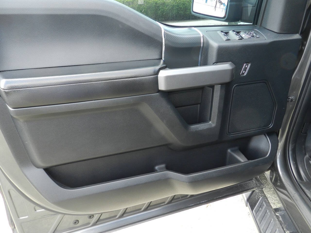 Used 2018 Ford F150 XLT w/ Equipment Group 302A Luxury AWD/4WD image 15