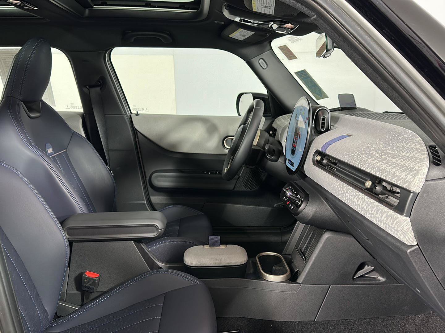 Used 2026 MINI Cooper 2-Door Hardtop FWD image 14