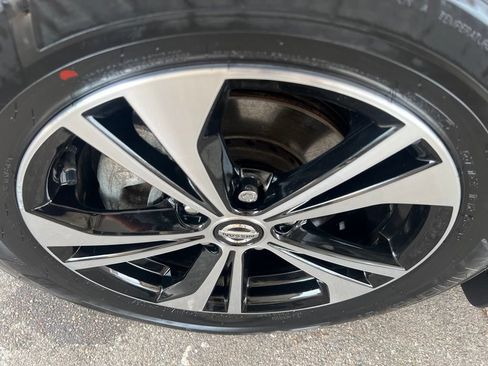 Certified 2023 Nissan Sentra SV FWD image 40