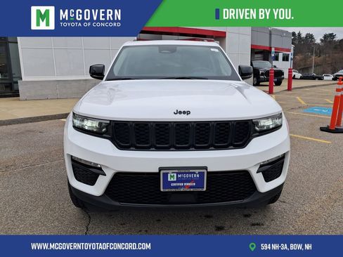 Used 2023 Jeep Grand Cherokee Limited w/ Black Appearance Package AWD/4WD image 9