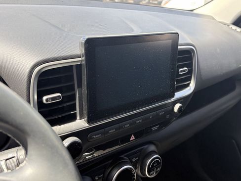 Certified 2023 Hyundai Venue SEL FWD image 11