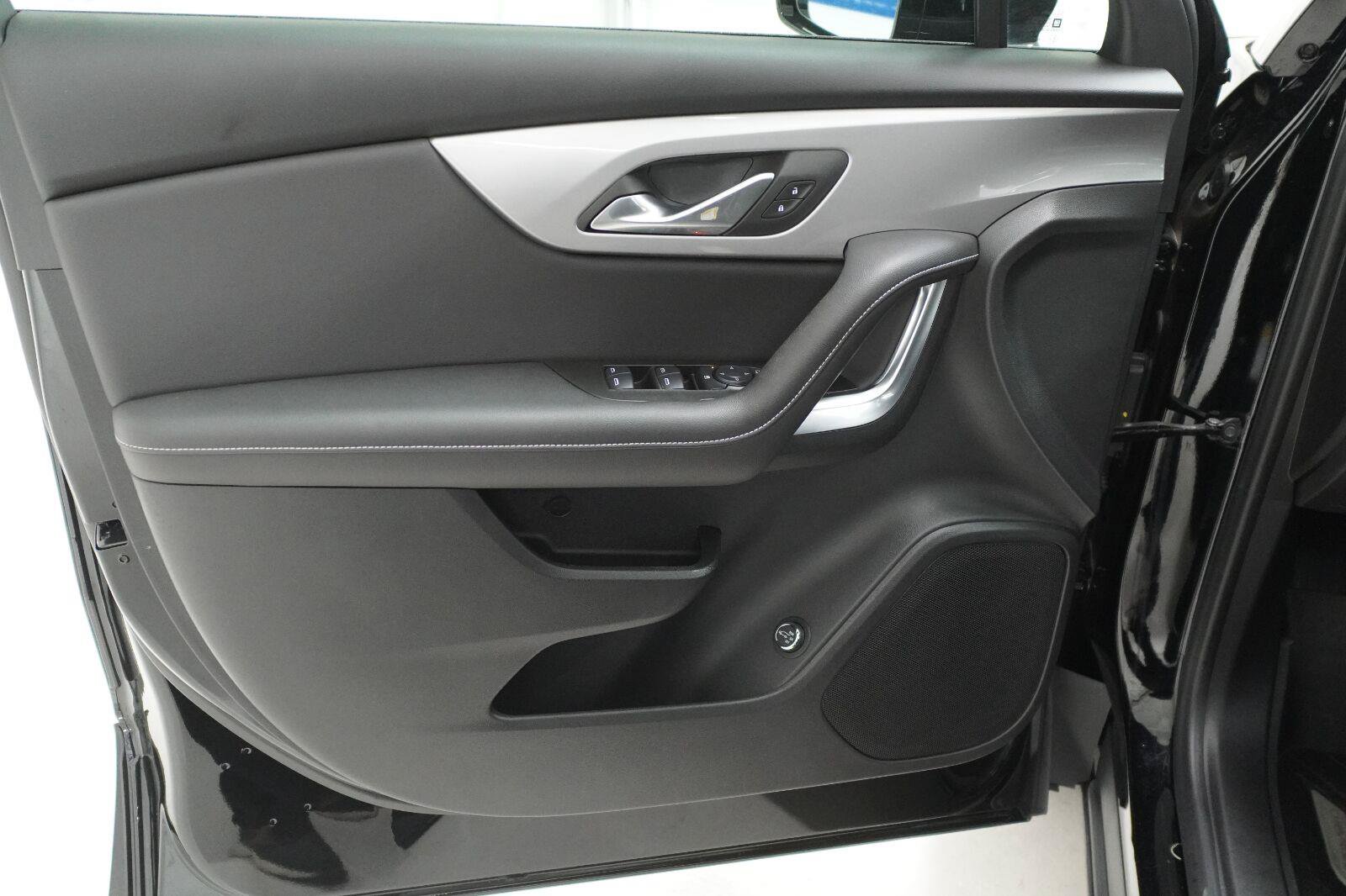 Used 2024 Chevrolet Blazer LT w/ Convenience Package FWD image 5