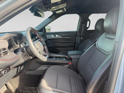 Used 2025 Ford Explorer ST-Line w/ Premium Package RWD image 23