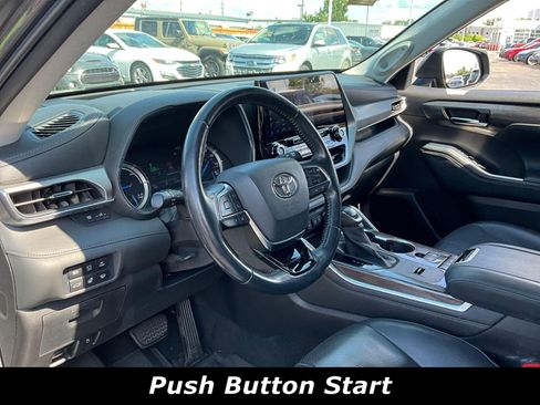 Used 2021 Toyota Highlander Platinum AWD/4WD image 16