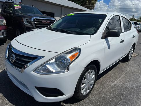 Used 2015 Nissan Versa S FWD image 2