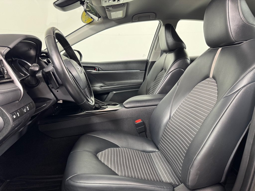 Used 2020 Toyota Camry SE FWD image 12