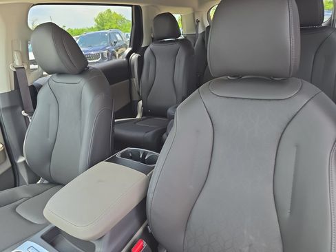 New 2027 Kia Carnival FWD image 22