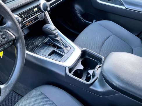 Used 2021 Toyota RAV4 LE image 13