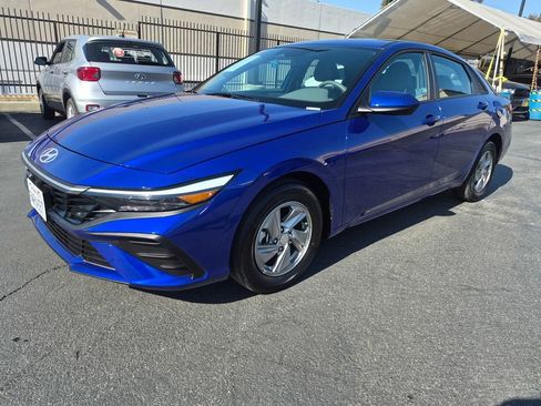 Certified 2026 Hyundai Elantra SE FWD image 2