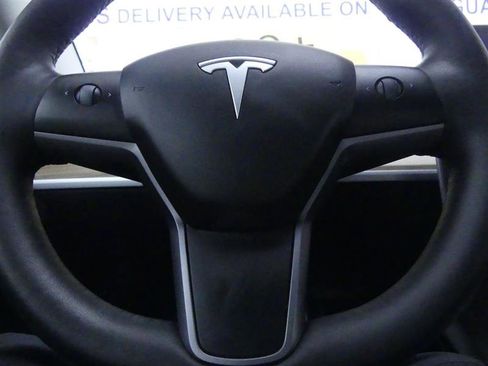 Used 2023 Tesla Model 3 Standard Range image 16