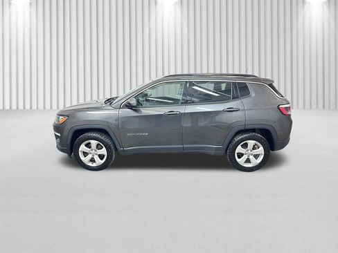 Used 2019 Jeep Compass Latitude w/ Popular Equipment Group AWD/4WD image 11