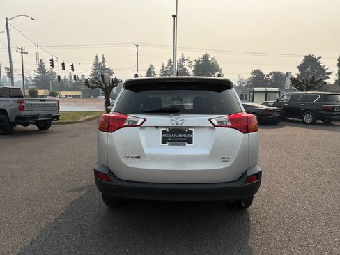 Used 2013 Toyota RAV4 XLE AWD/4WD image 4