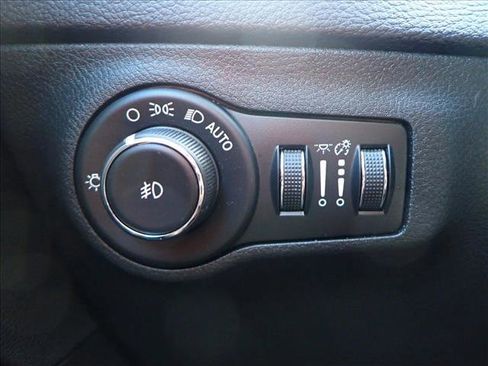 Used 2018 Jeep Compass Latitude w/ Cold Weather Group image 20