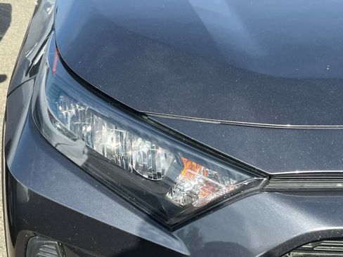 Used 2021 Toyota RAV4 LE AWD/4WD image 14