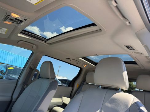 Used 2014 Toyota Sienna Limited w/ Limited Convenience Package FWD image 25