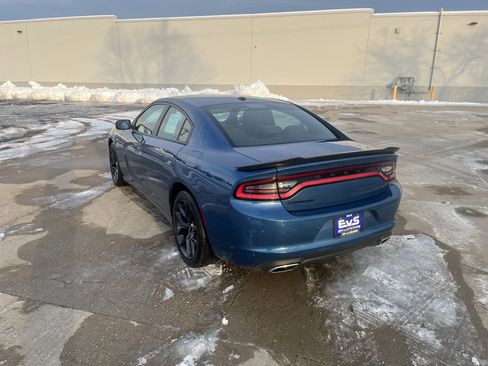 Used 2021 Dodge Charger SXT w/ Blacktop Package image 4