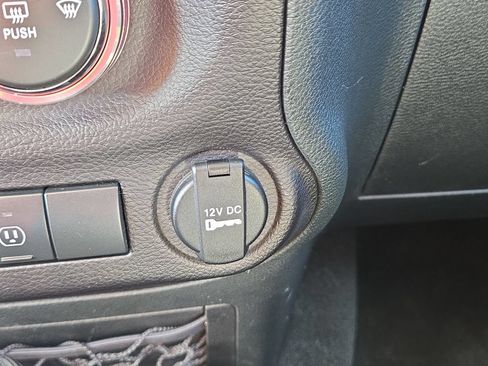 Used 2018 Jeep Wrangler Unlimited Sahara AWD/4WD image 28