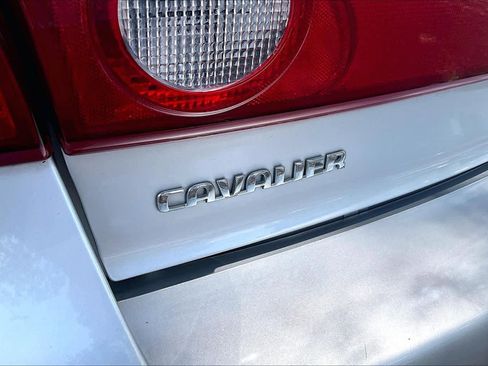 Used 2004 Chevrolet Cavalier Sedan w/ Preferred Equipment Group FWD image 9