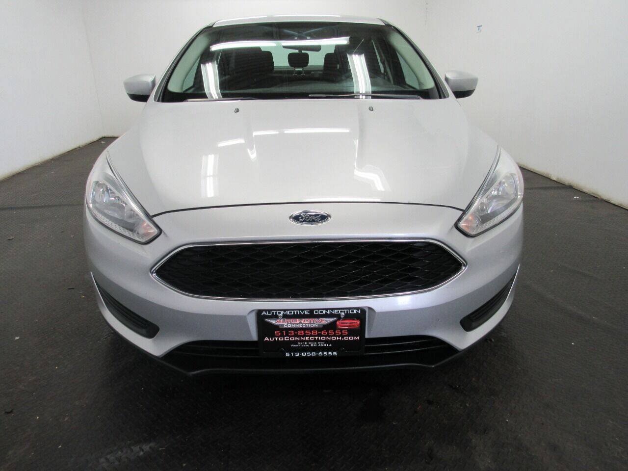 Used 2018 Ford Focus SE FWD image 2