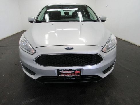 Used 2018 Ford Focus SE FWD image 2
