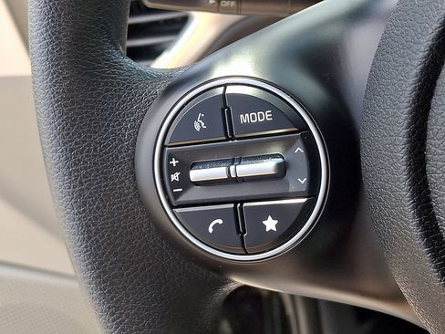 Used 2025 Kia Soul LX w/ LX Technology Package FWD image 20