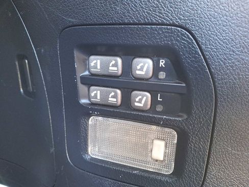 Used 2011 Lexus LX 570 image 28