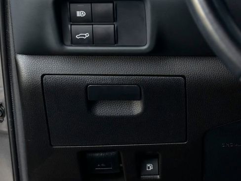 Certified 2021 Toyota Highlander XLE image 30