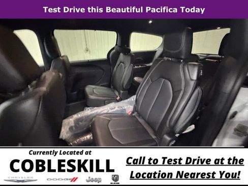 New 2026 Chrysler Pacifica Select image 15