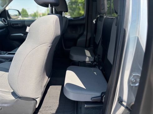 Used 2022 Toyota Tacoma SR5 AWD/4WD image 25