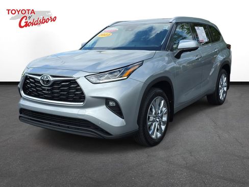 Used 2023 Toyota Highlander Limited image 1