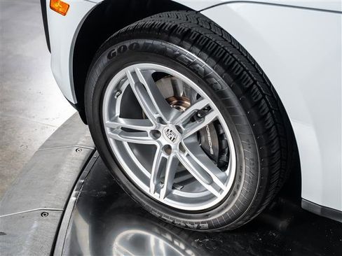 Certified 2025 Porsche Macan image 15