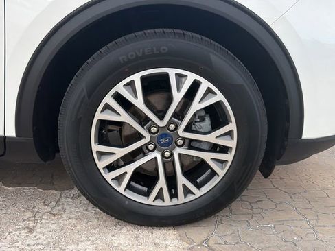 Used 2020 Ford Escape SEL image 9