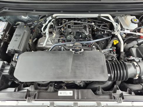 Used 2026 Chevrolet Colorado Z71 w/ Technology Package AWD/4WD image 17