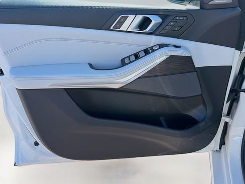 Used 2023 BMW X7 xDrive40i w/ Premium Package image 24