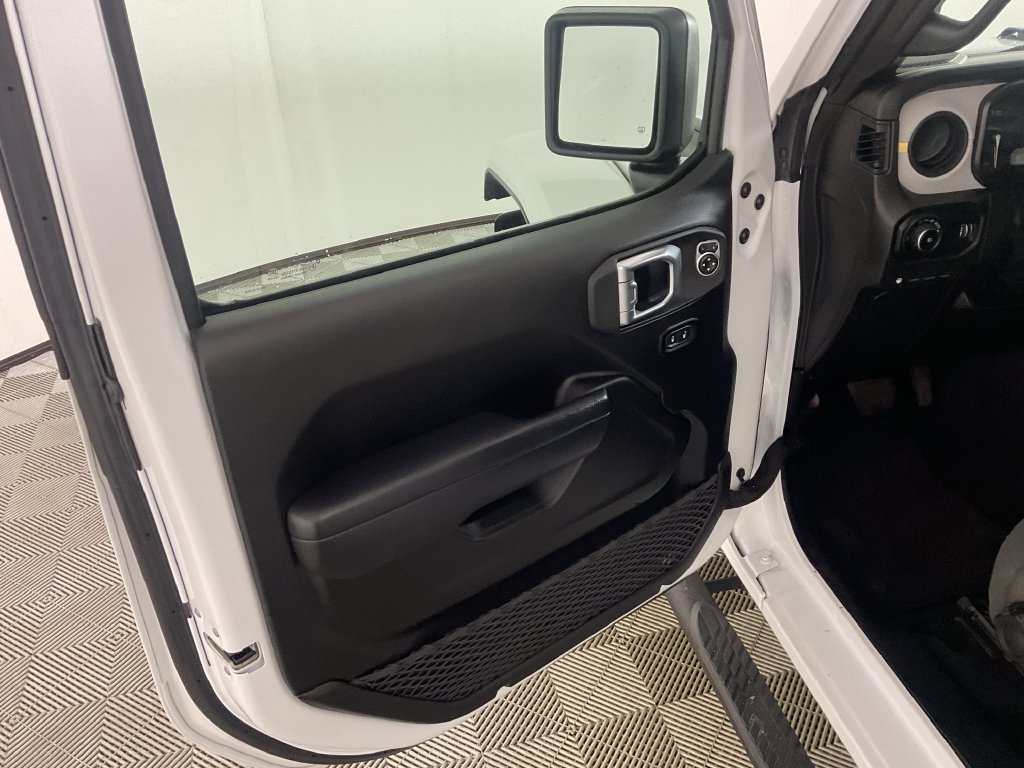 Used 2024 Jeep Wrangler Unlimited w/ Convenience Group AWD/4WD image 13