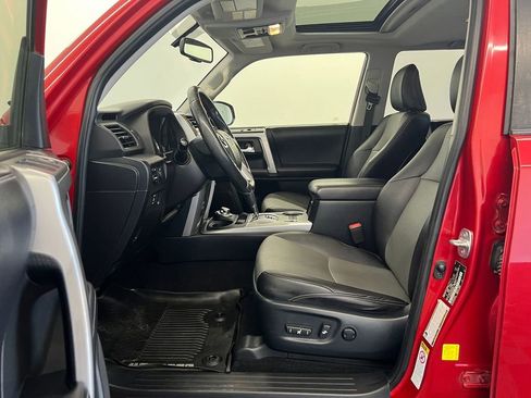 Used 2018 Toyota 4Runner SR5 Premium image 4