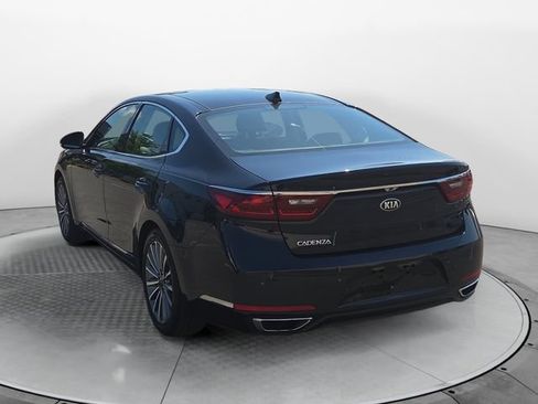 Used 2017 Kia Cadenza Premium w/ Luxury Package FWD image 3